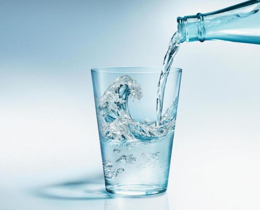 במהלך דיאטת השתייה אתה צריך לשתות הרבה מים נקיים